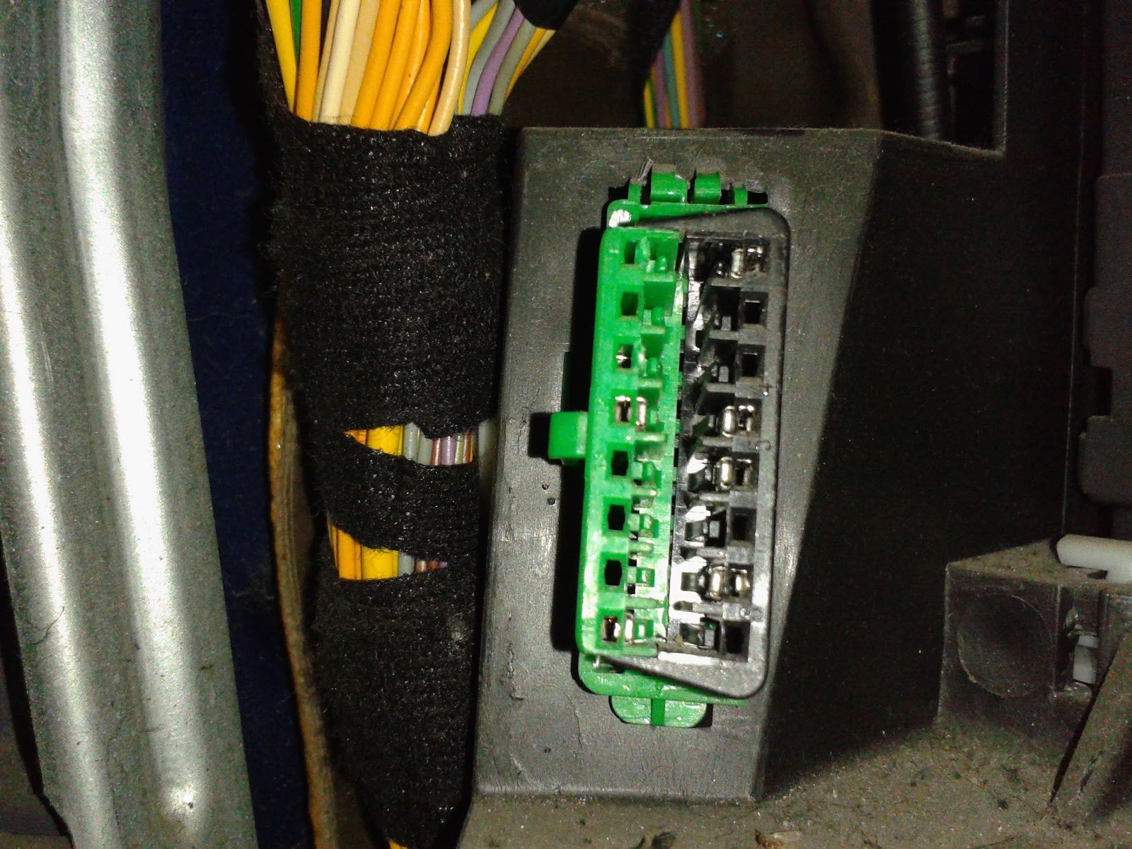OBD II connector in a Peugeot 206