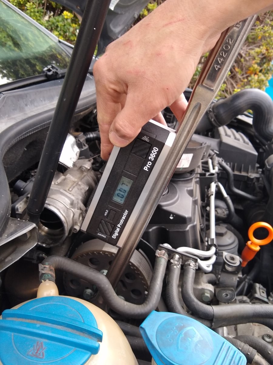 Digital level being used to adjust camshaft position for optimal torsion value